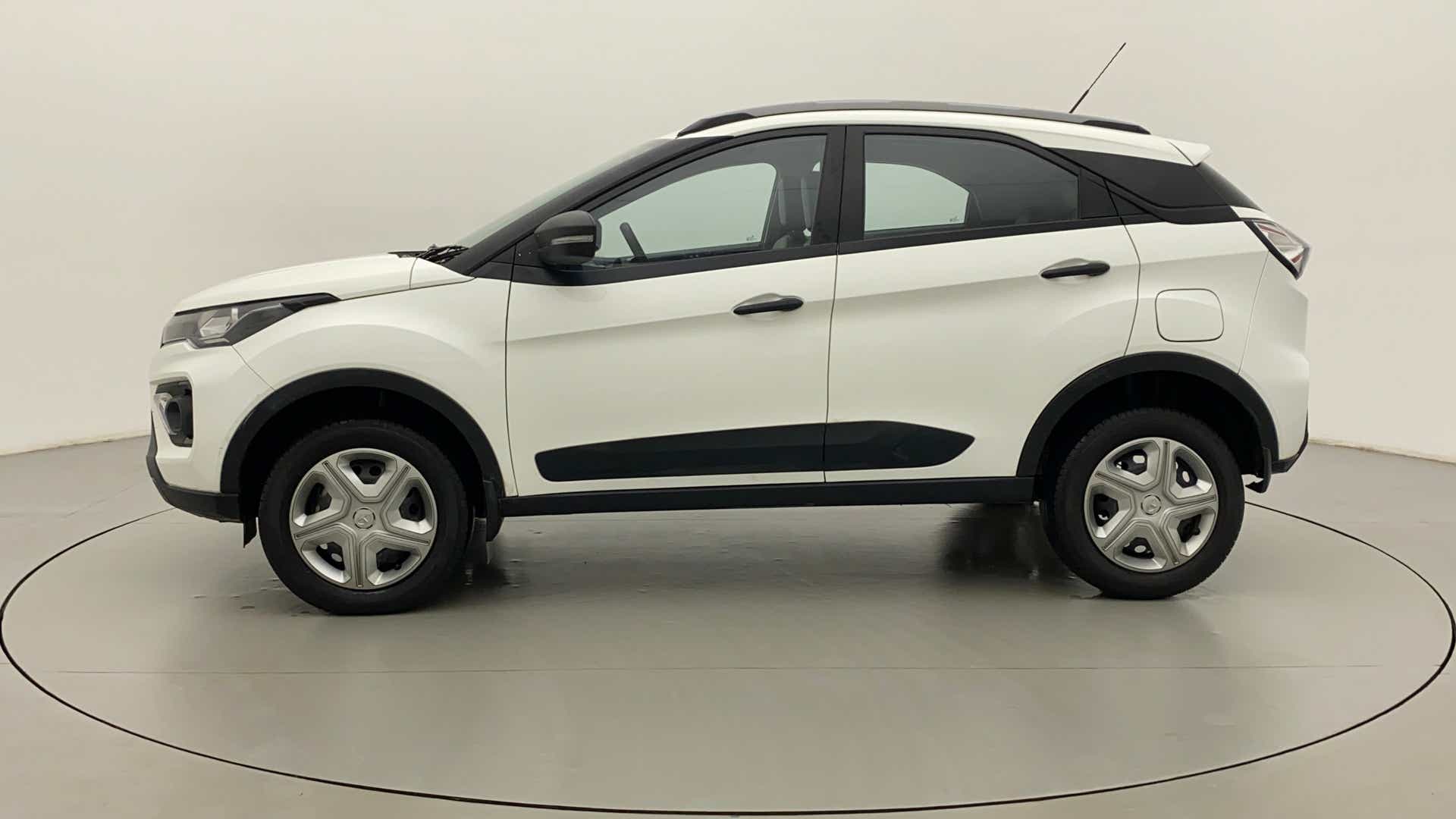 Side view of a Tata Nexon 2017-2023