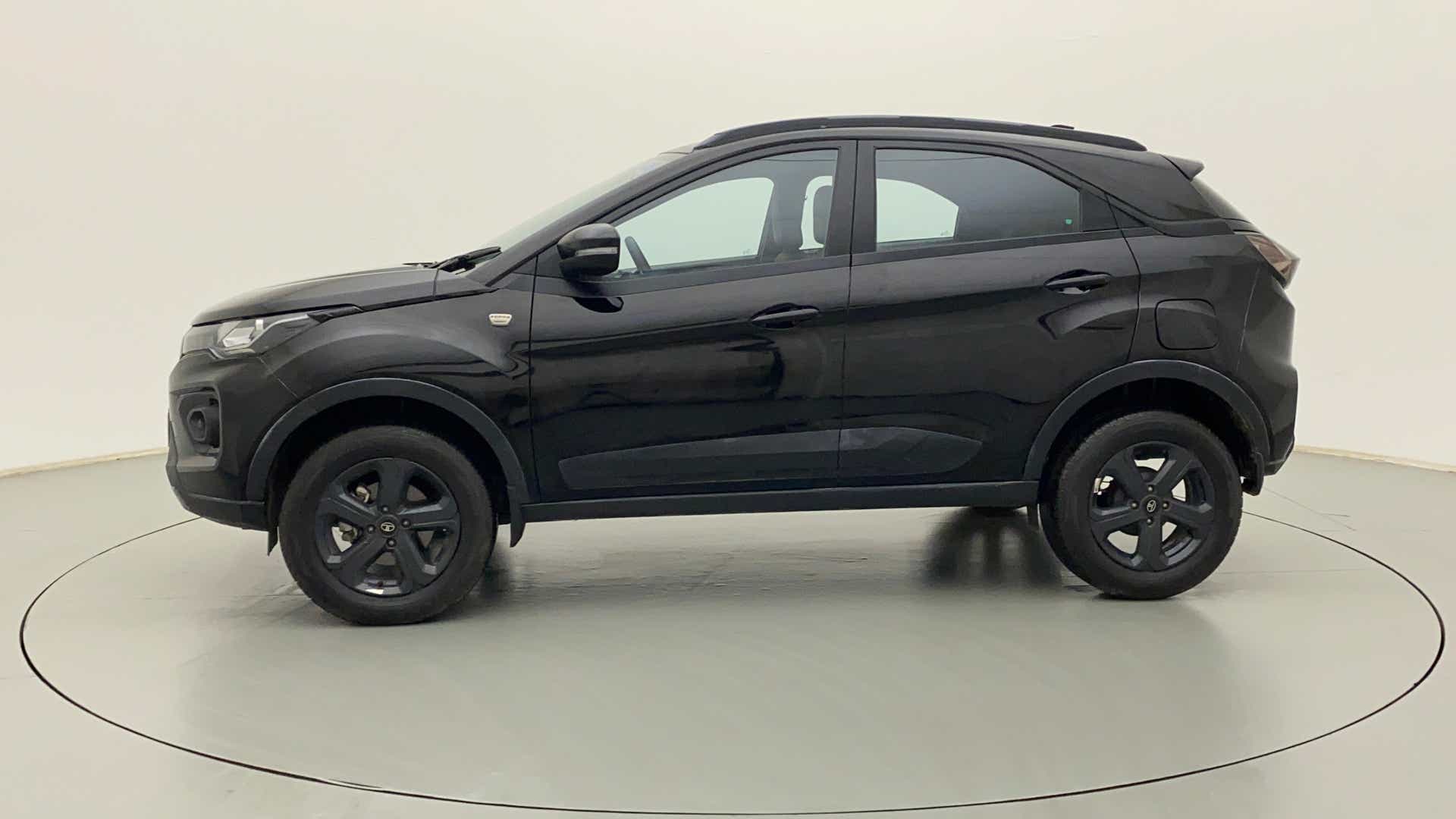 Side view of a Tata Nexon 2017-2023