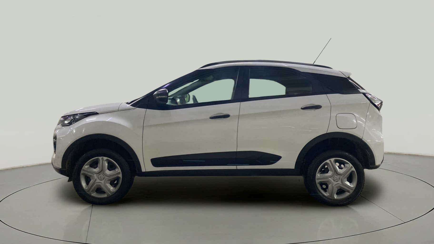 Side view of a Tata Nexon 2017-2023