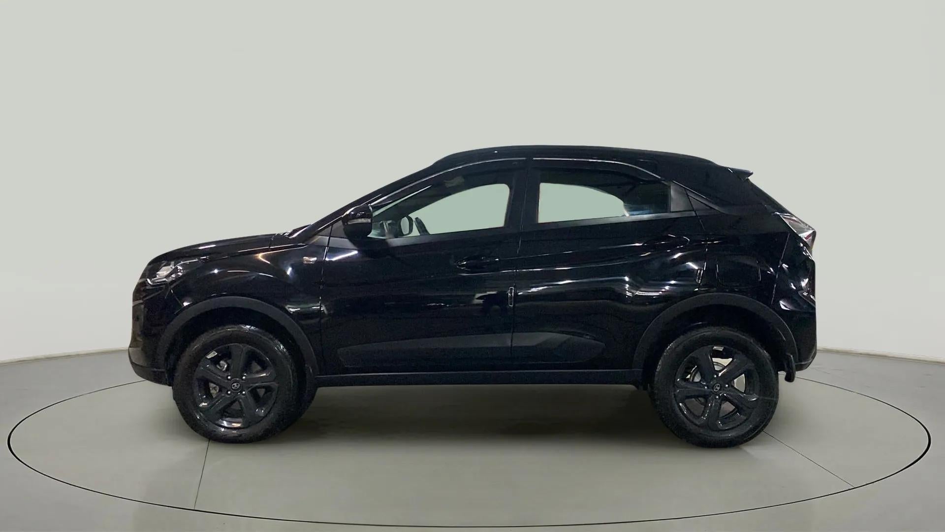Side view of a Tata Nexon 2017-2023