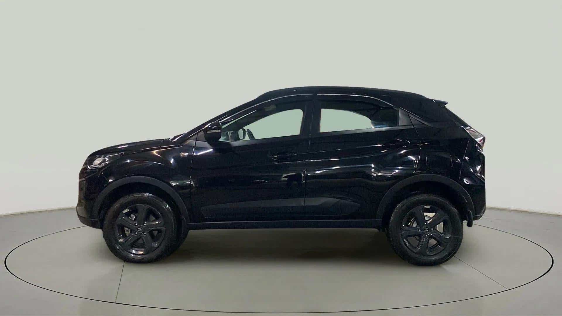 Side view of a Tata Nexon 2017-2023