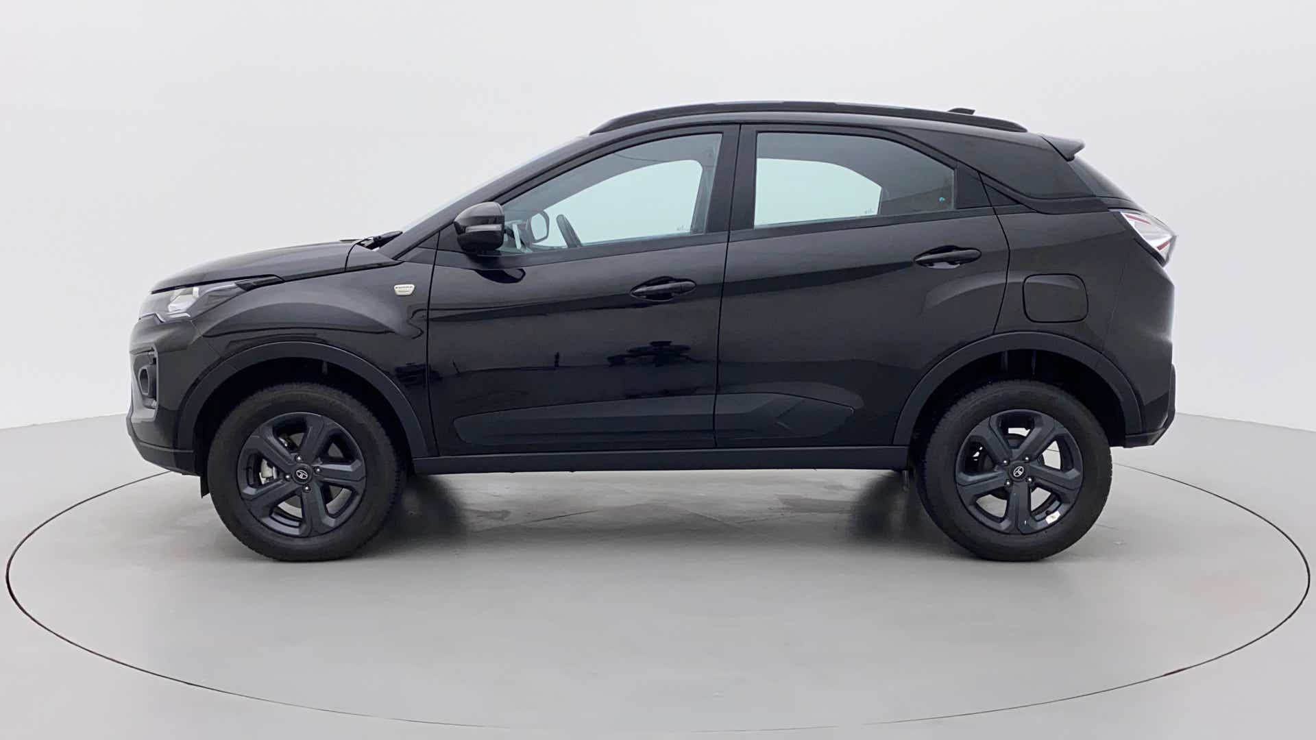 Side view of a Tata Nexon 2017-2023