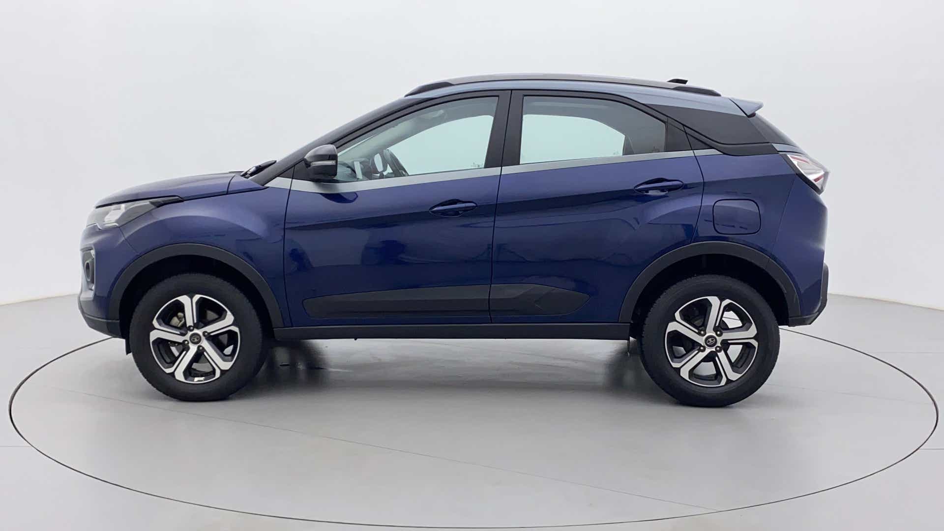 Side view of a Tata Nexon 2017-2023