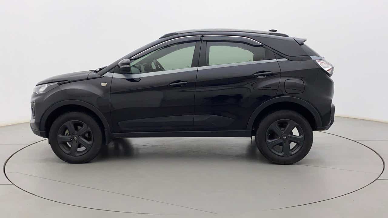 Side view of a Tata Nexon 2017-2023