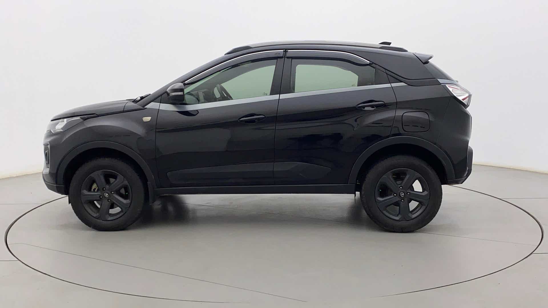Side view of a Tata Nexon 2017-2023