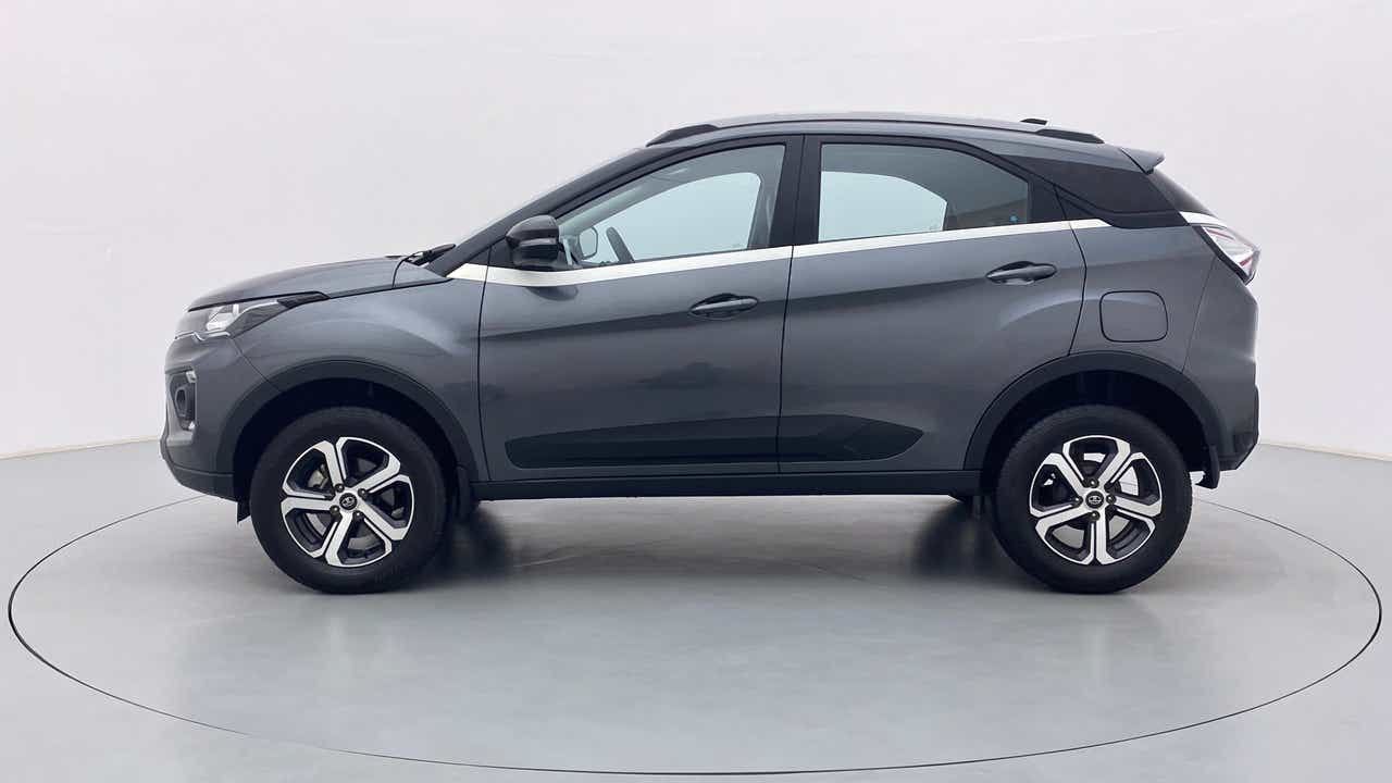 Side view of a Tata Nexon 2017-2023