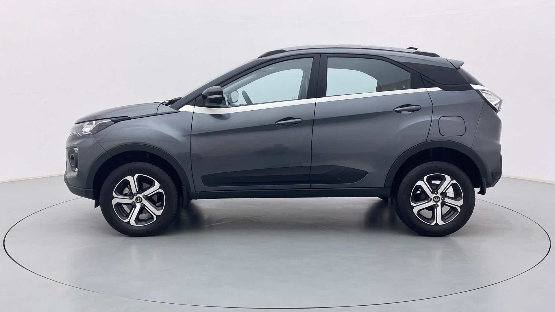 Side view of a Tata Nexon 2017-2023