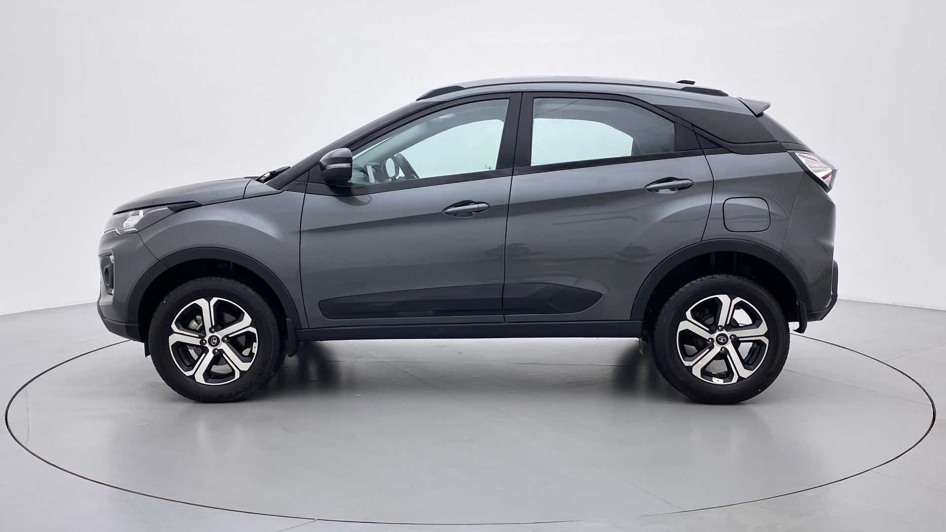 Side view of a Tata Nexon 2017-2023