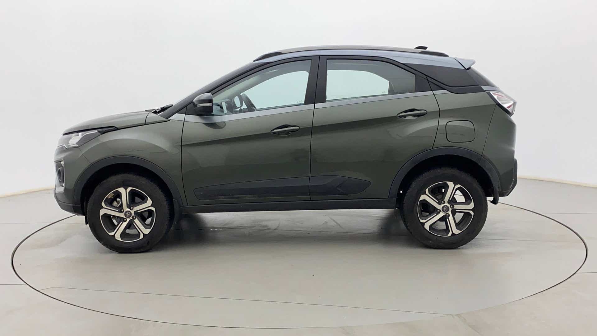 Side view of a Tata Nexon 2017-2023
