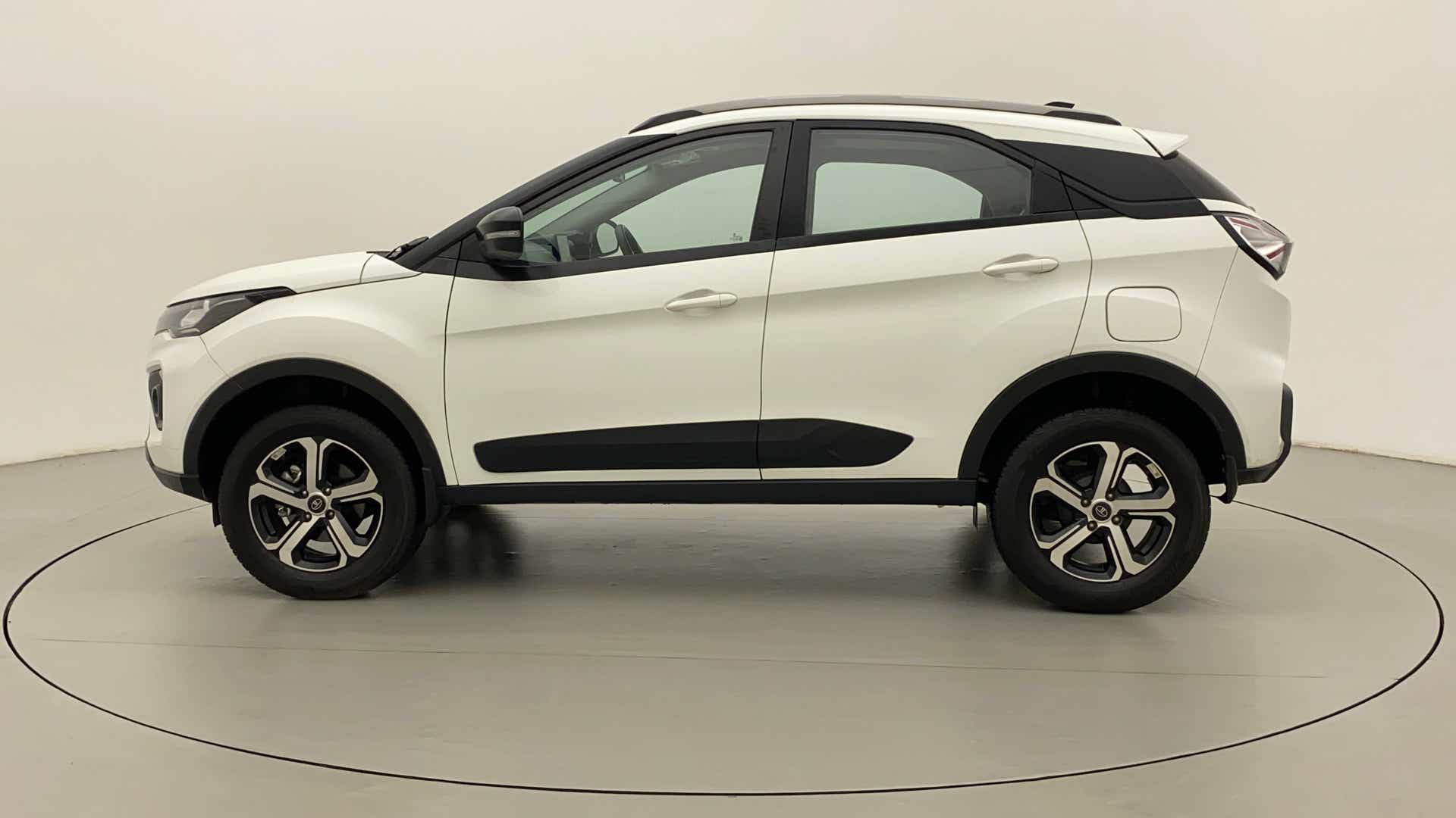 Side view of a Tata Nexon 2017-2023