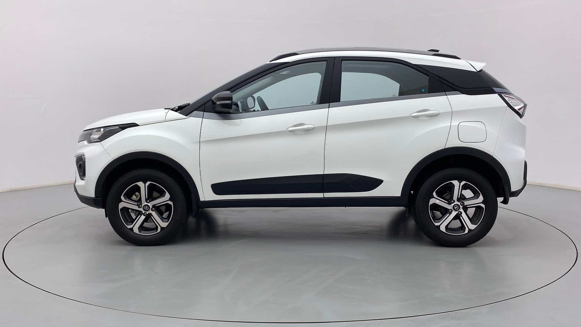 Side view of a Tata Nexon 2017-2023