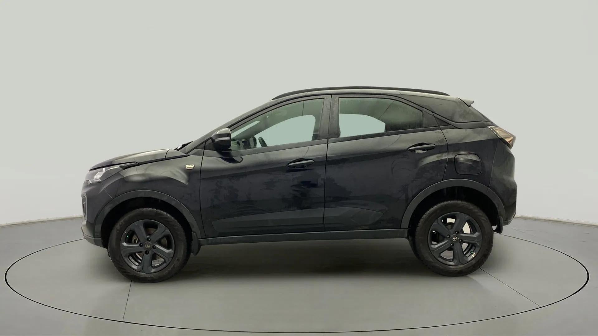 Side view of a Tata Nexon 2017-2023