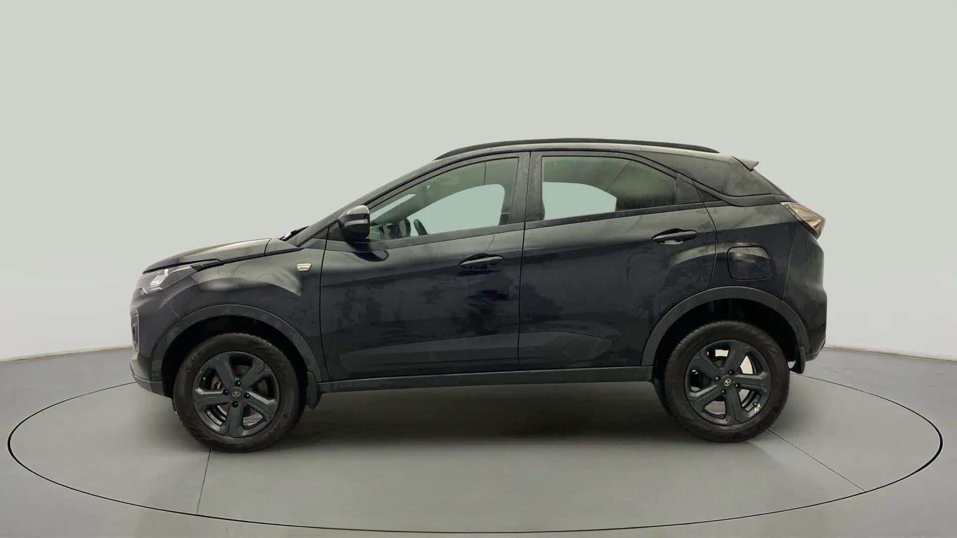 Side view of a Tata Nexon 2017-2023