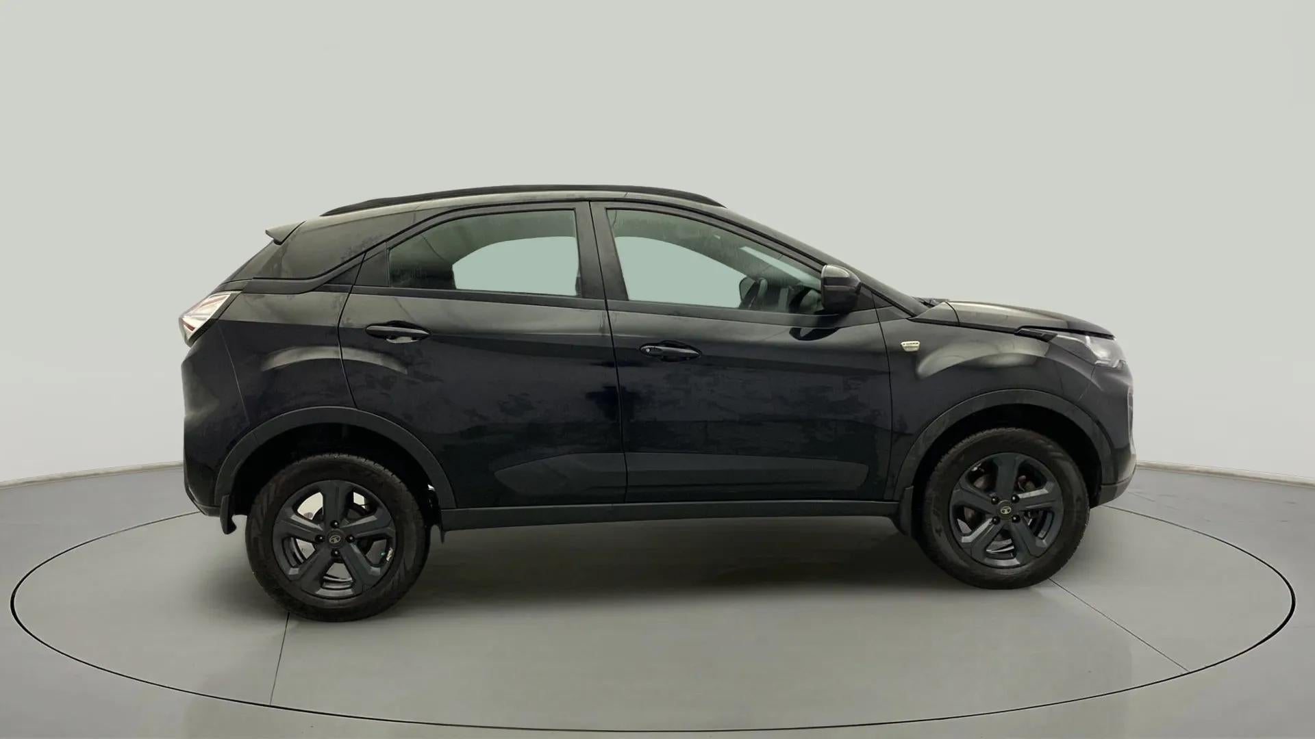 Side view of a Tata Nexon 2017-2023