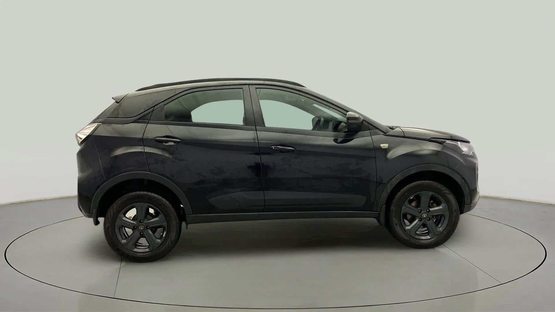 Side view of a Tata Nexon 2017-2023