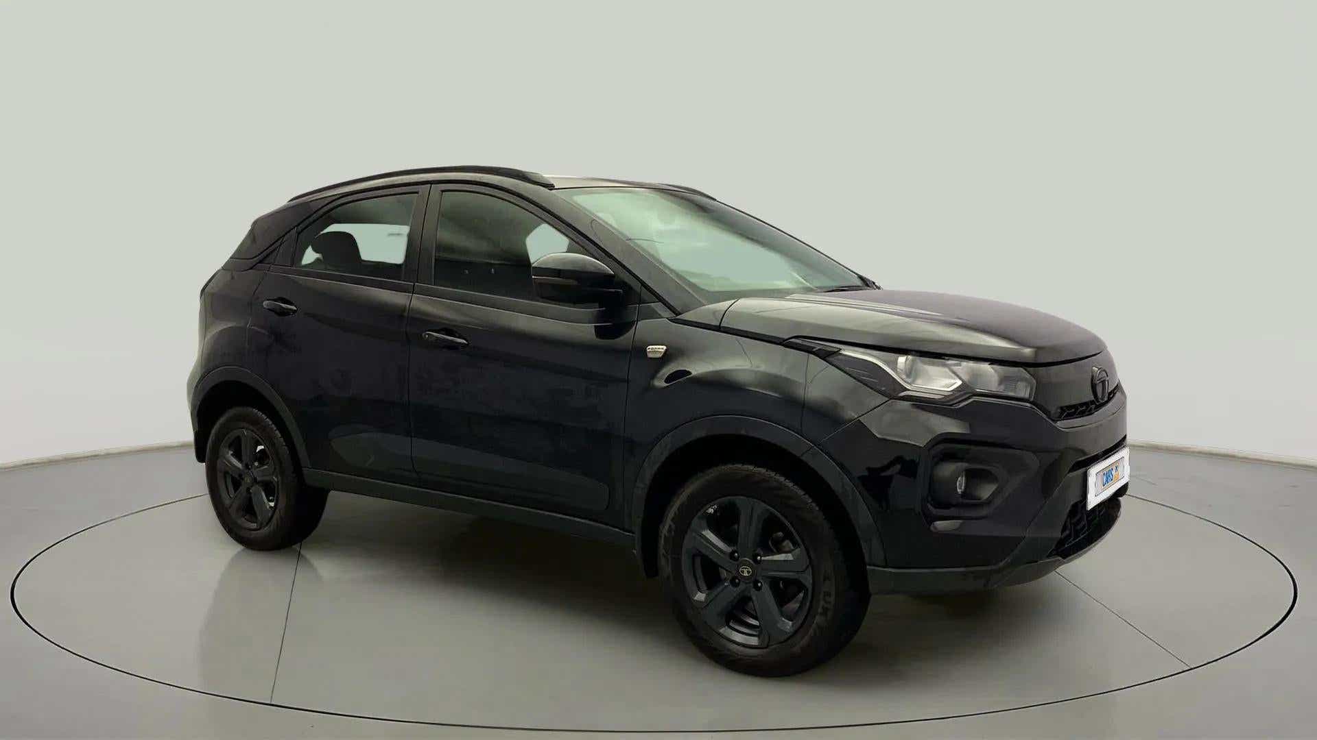 Front three-quarter view of a Tata Nexon 2017-2023