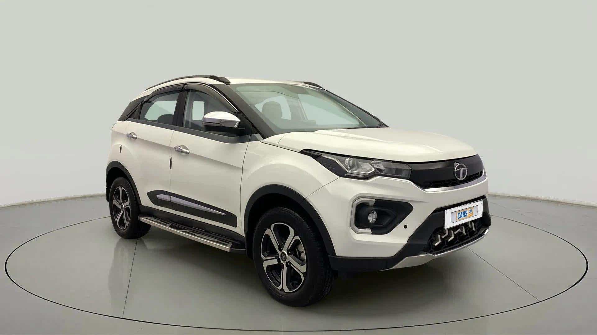 Front three-quarter view of a Tata Nexon 2017-2023