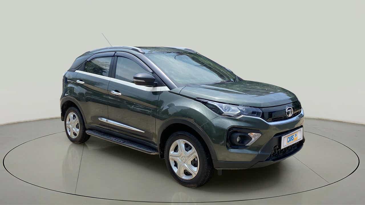 Front three-quarter view of a Tata Nexon 2017-2023