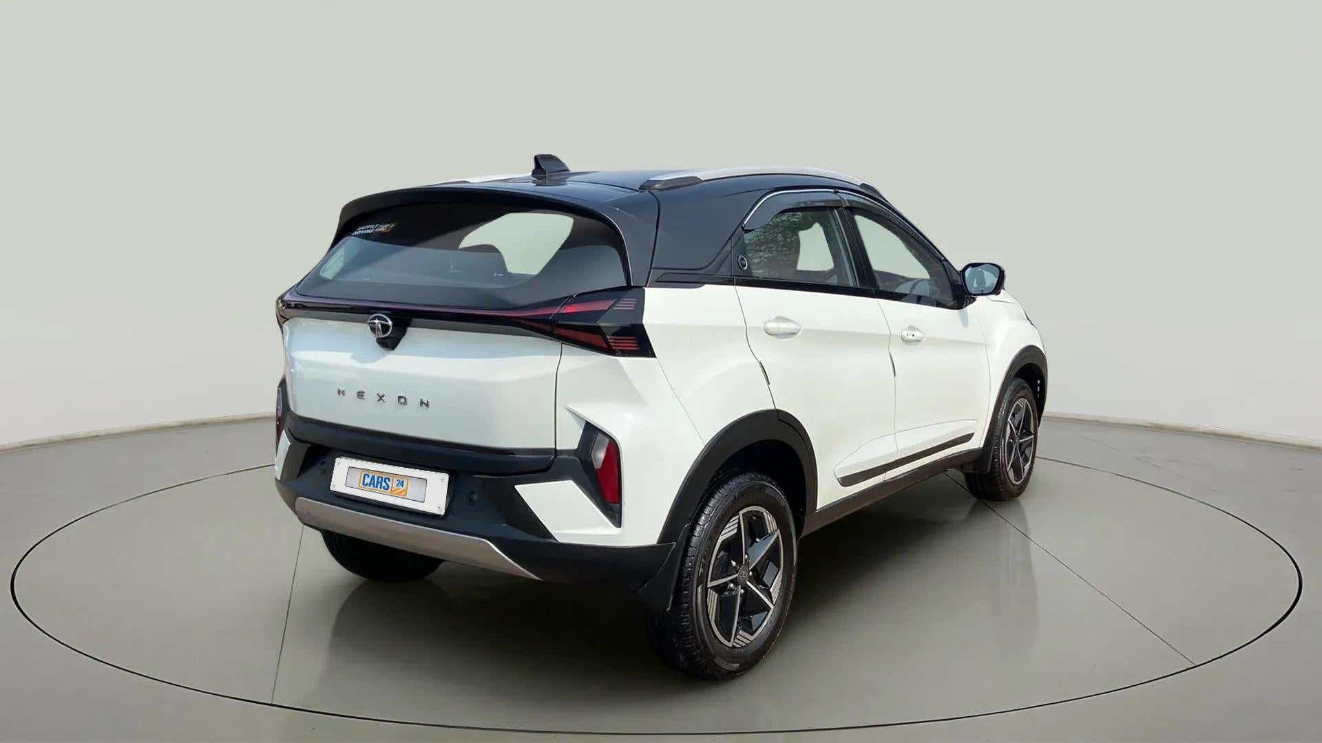 Rear three-quarter of a Calgary White Tata Nexon 2017-2023