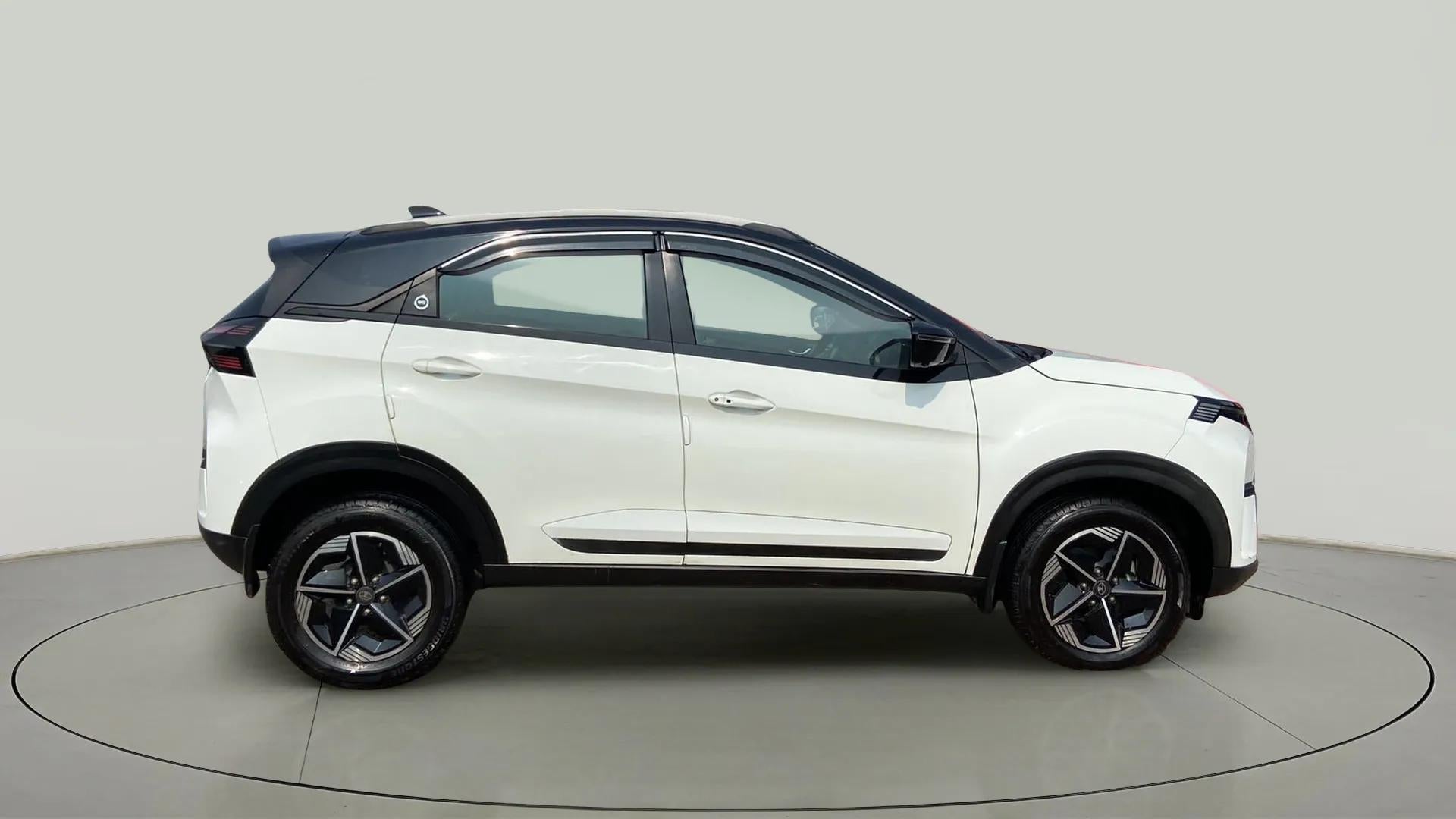 Side view of a Tata Nexon 2017-2023