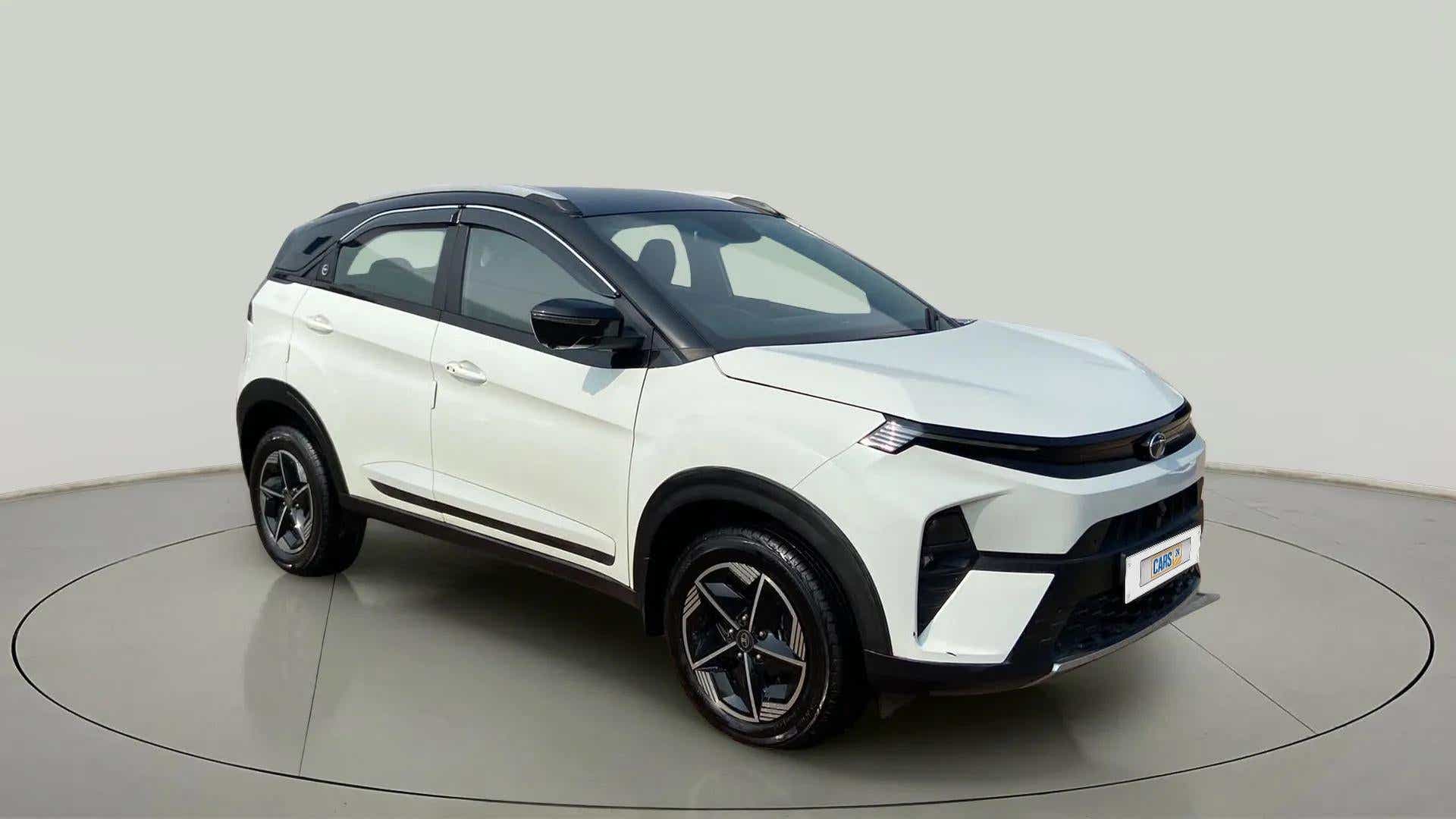 Front three-quarter view of a Tata Nexon 2017-2023