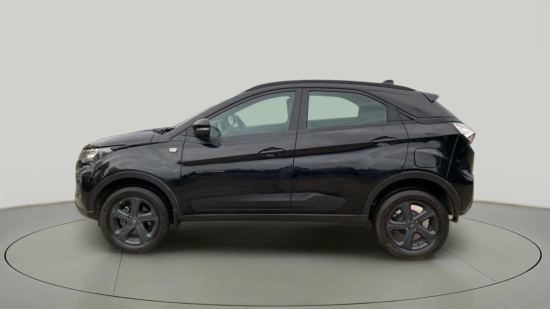 Side view of a Tata Nexon 2017-2023