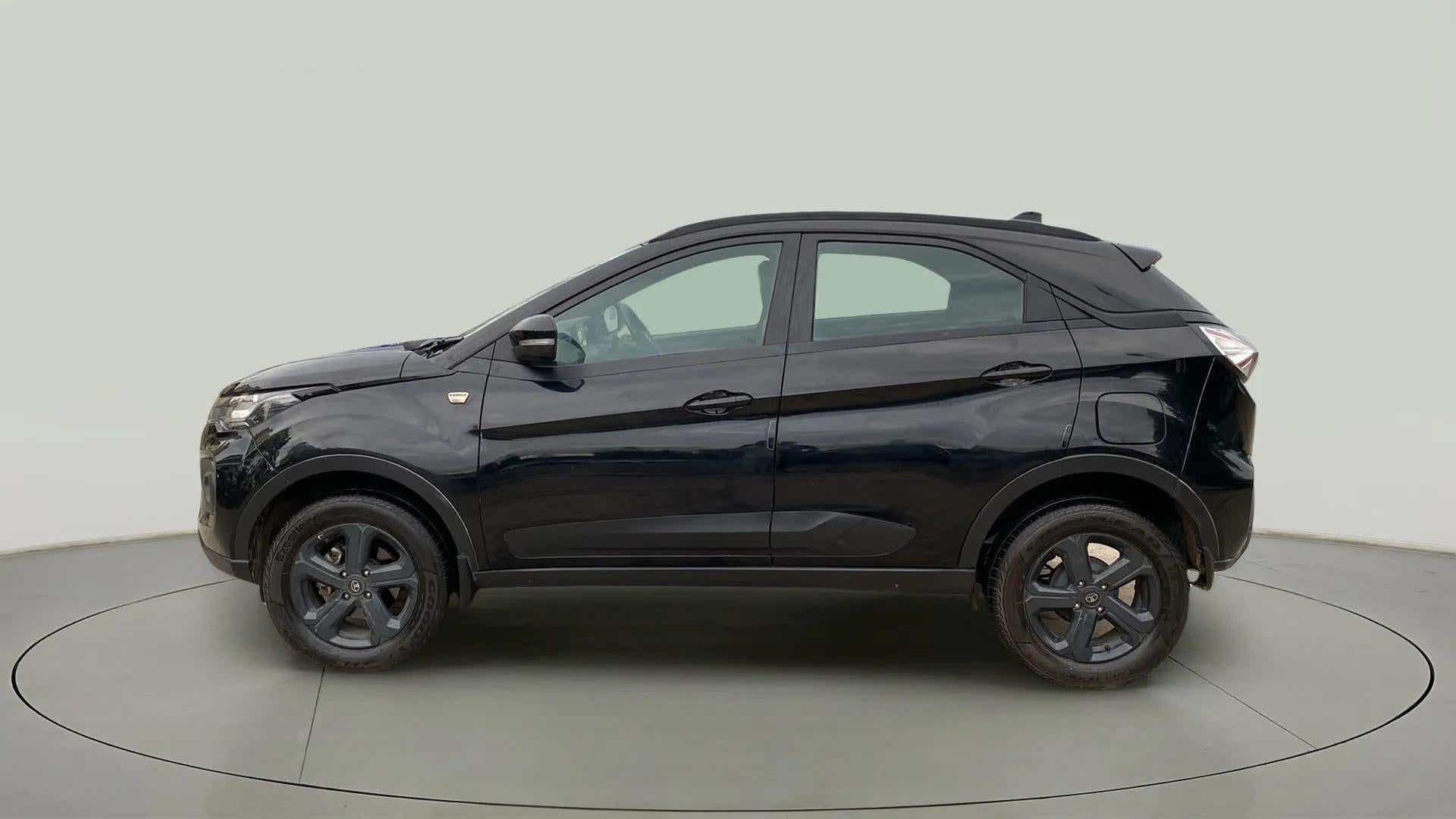 Side view of a Tata Nexon 2017-2023