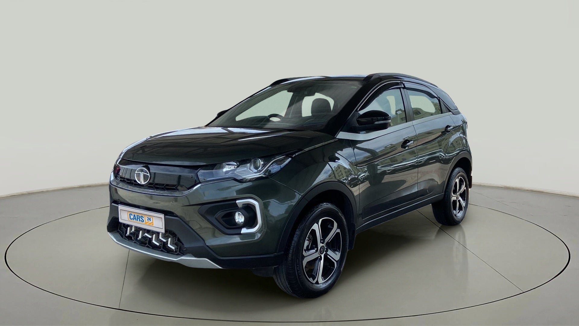 Front three-quarter view of a Tata Nexon 2017-2023