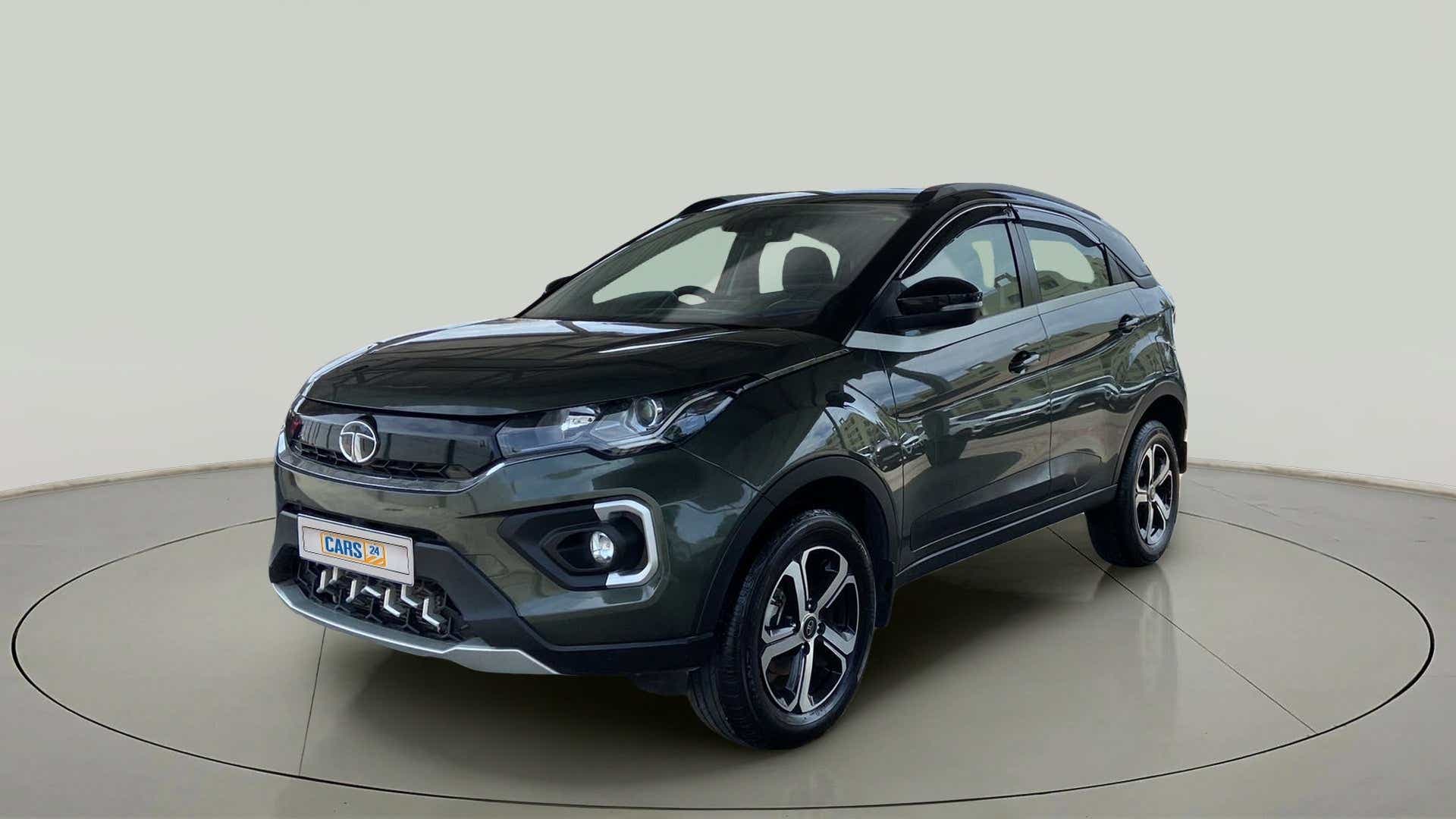 Front three-quarter view of a Tata Nexon 2017-2023
