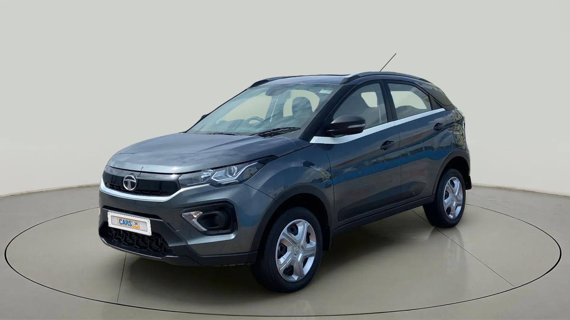 Front three-quarter view of a Tata Nexon 2017-2023