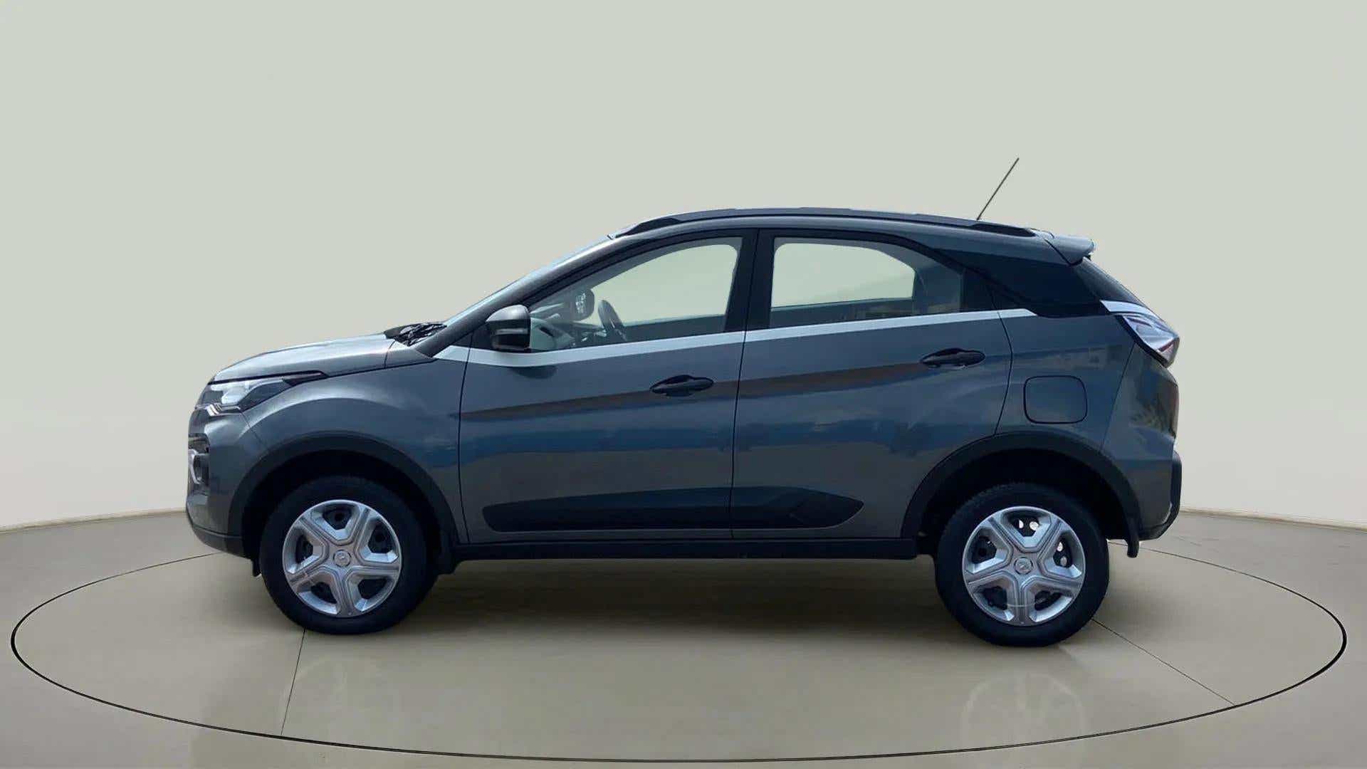 Side view of a Tata Nexon 2017-2023
