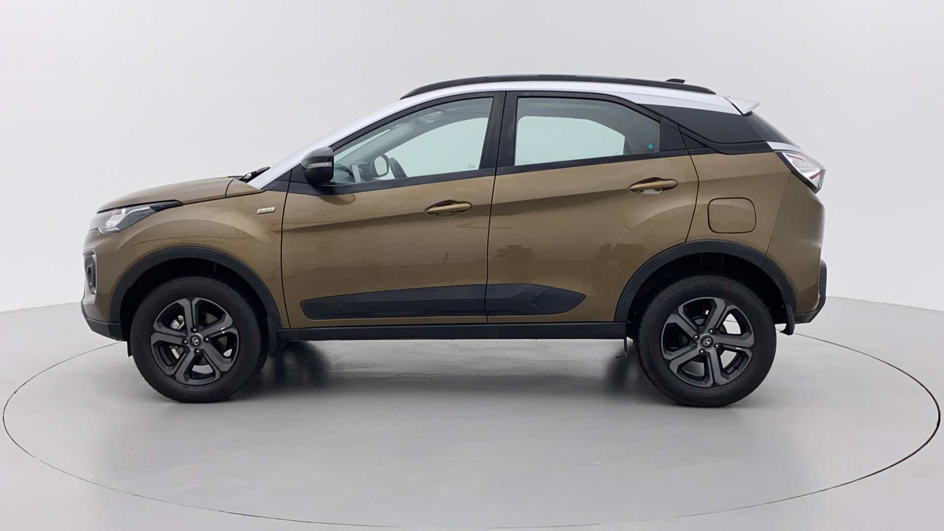 Side view of a Tata Nexon 2017-2023