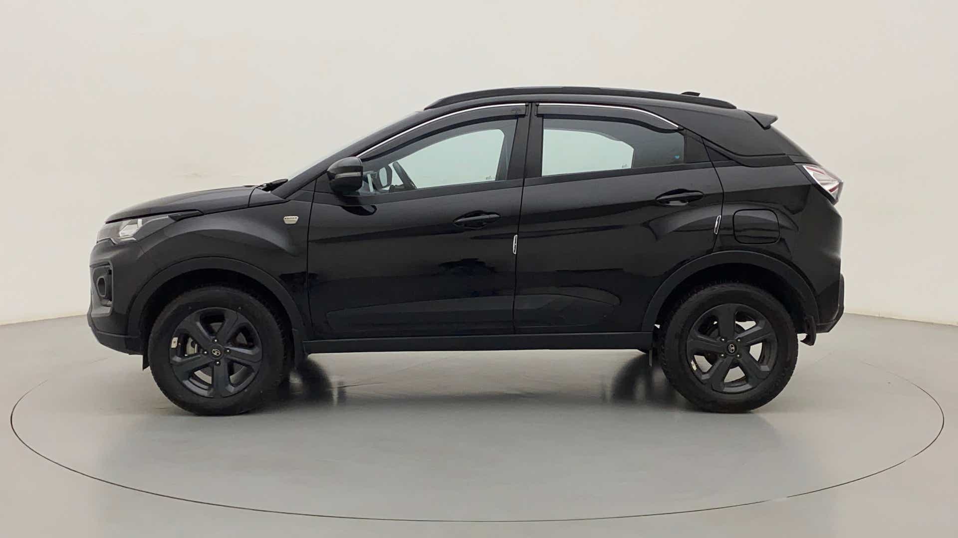 Side view of a Tata Nexon 2017-2023