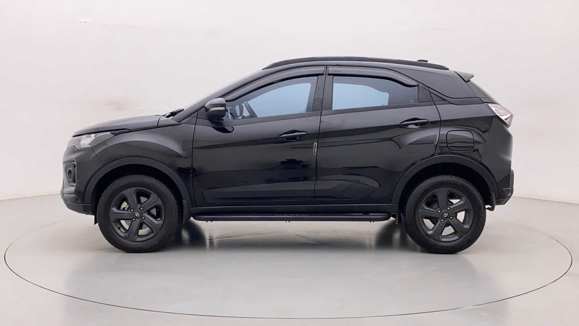 Side view of a Tata Nexon 2017-2023