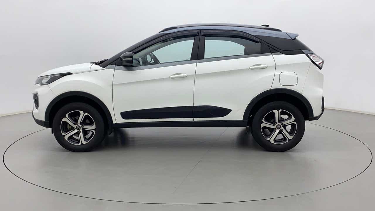 Side view of a Tata Nexon 2017-2023