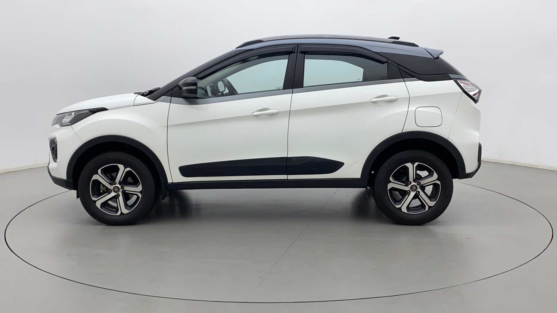 Side view of a Tata Nexon 2017-2023