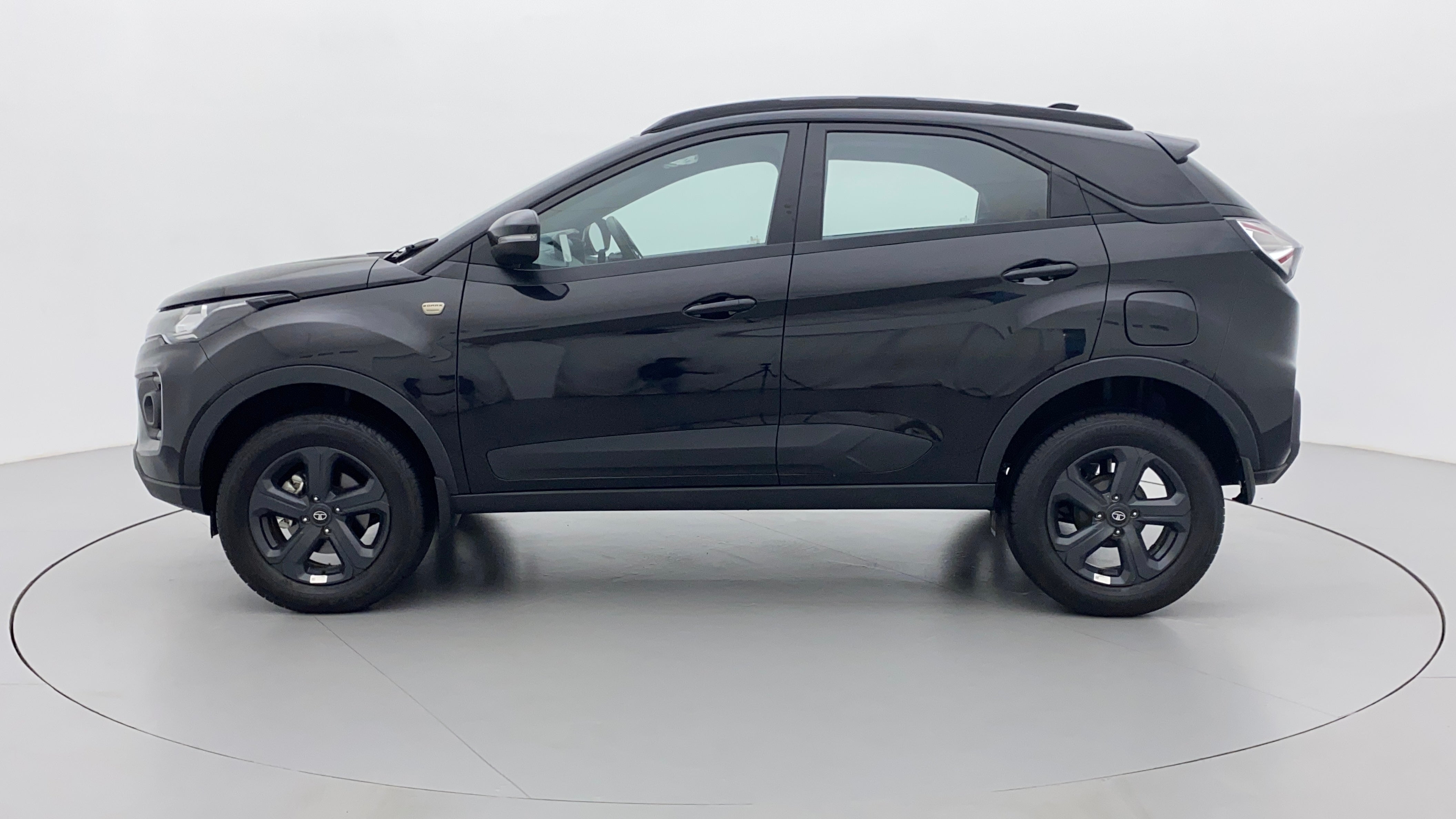 Side view of a Tata Nexon 2017-2023