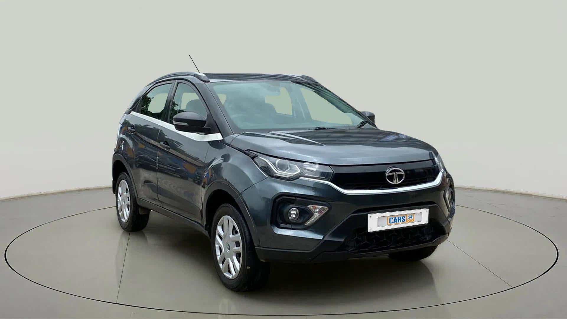 Front three-quarter view of a Tata Nexon 2017-2023