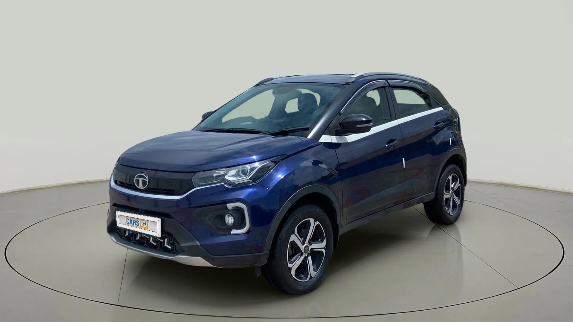 Front three-quarter view of a Tata Nexon 2017-2023