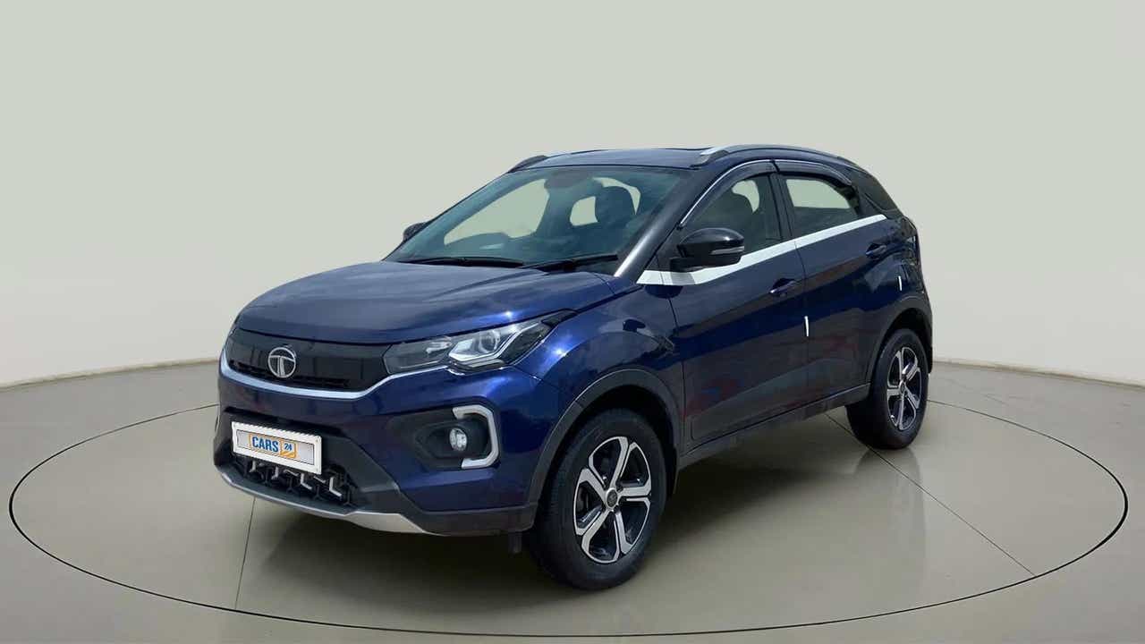 Front three-quarter view of a Tata Nexon 2017-2023