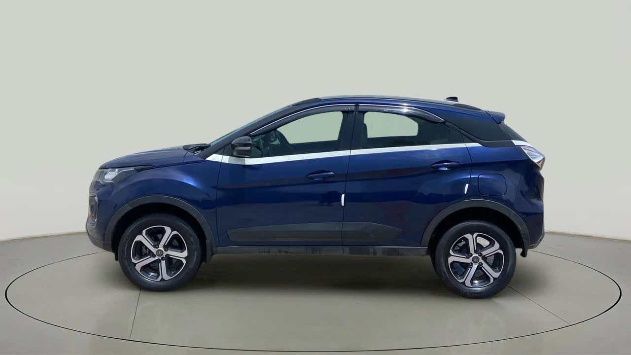 Side view of a Tata Nexon 2017-2023