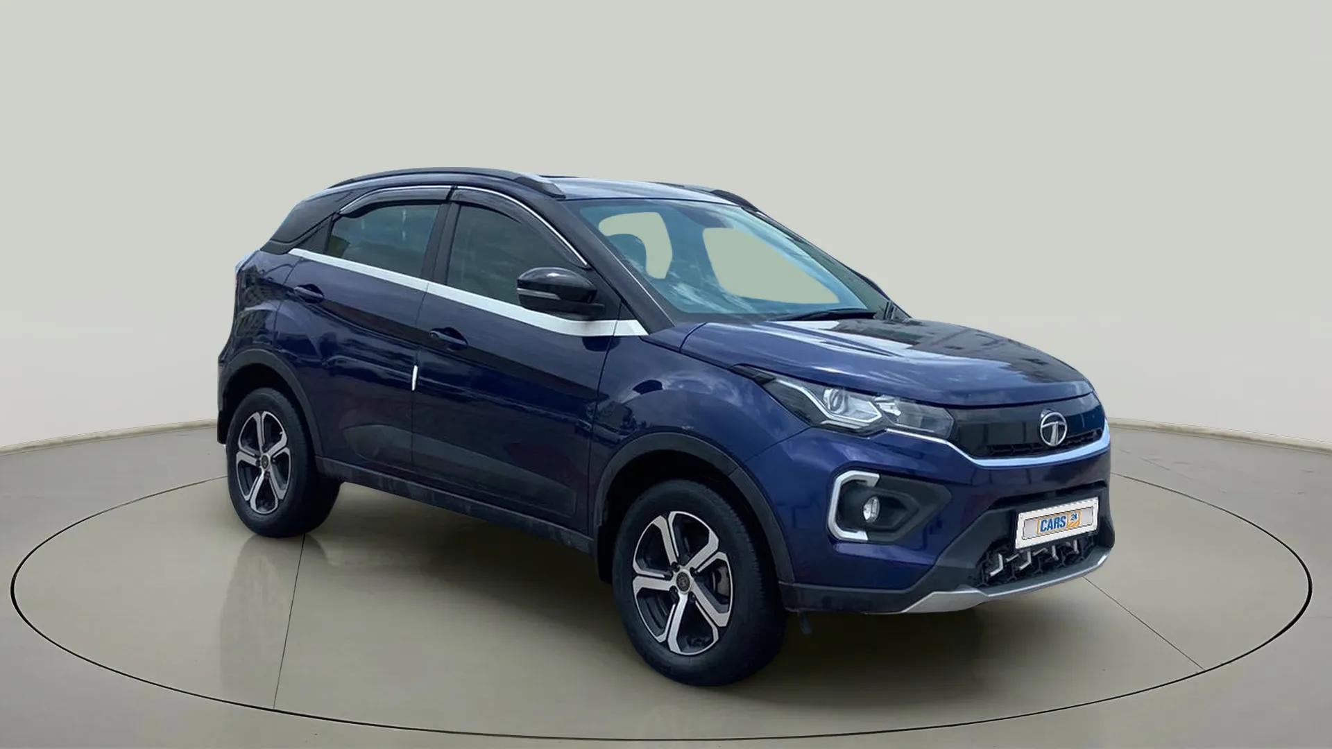 Front three-quarter of a Tata Nexon 2017-2023