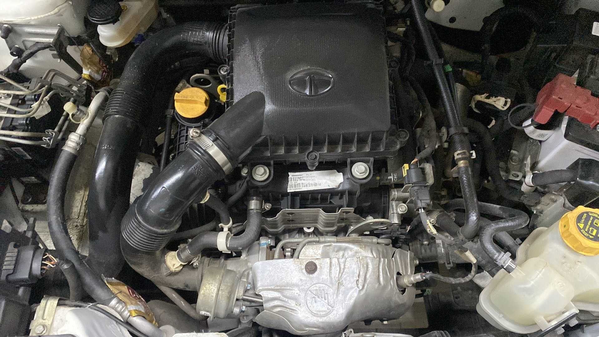Engine bay of a Tata Nexon 2017-2023