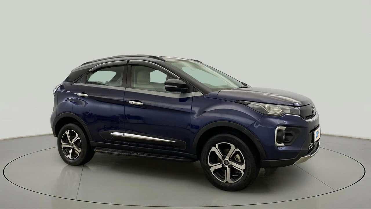 Front side view of a Tata Nexon 2017-2023