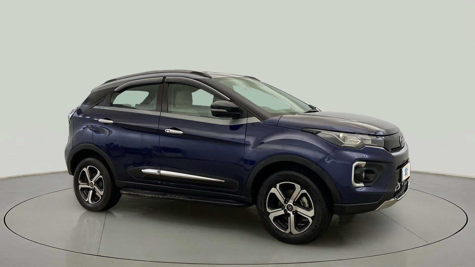 Front side view of a Tata Nexon 2017-2023