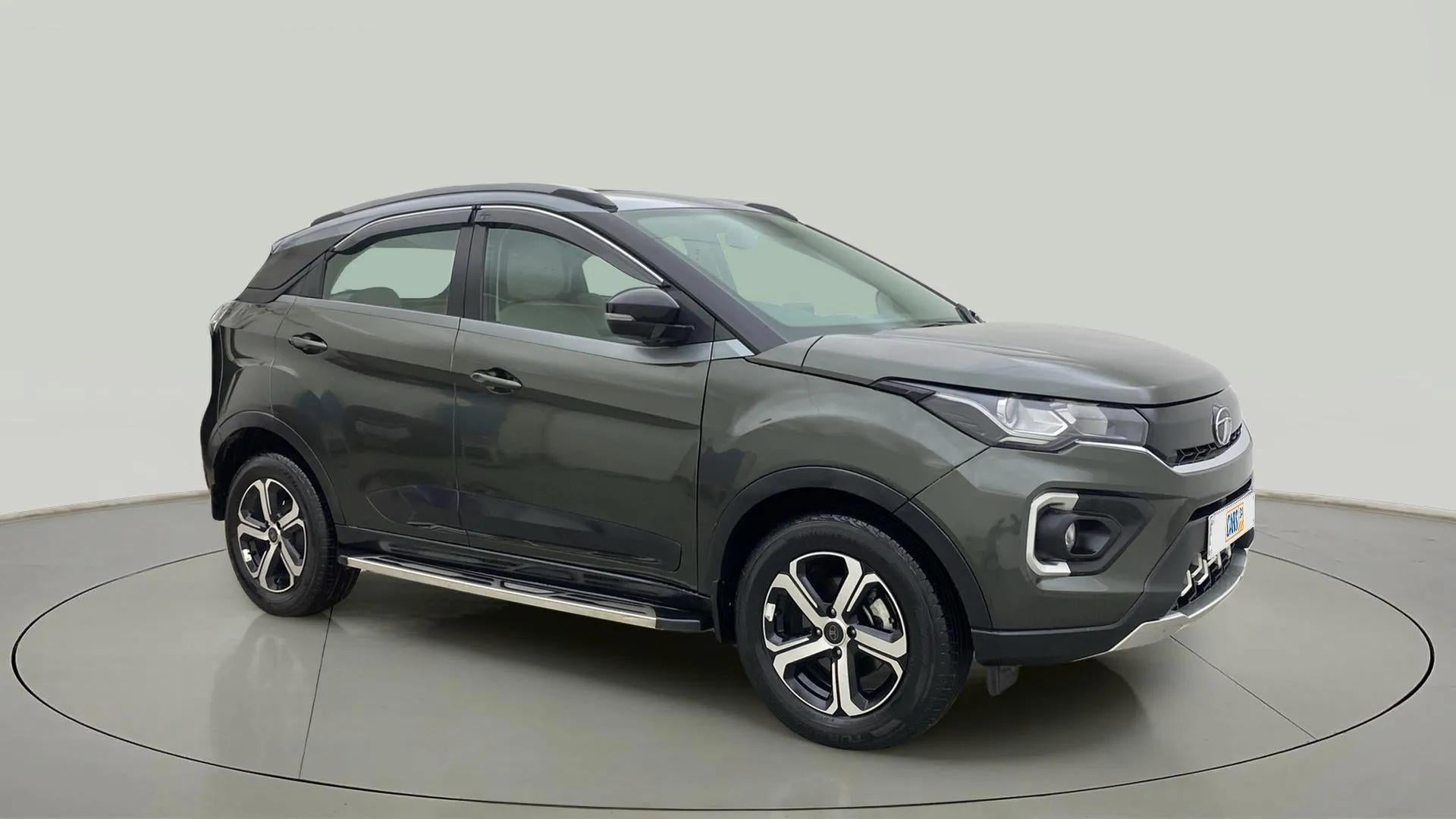 Front three-quarter view of a Tata Nexon 2017-2023