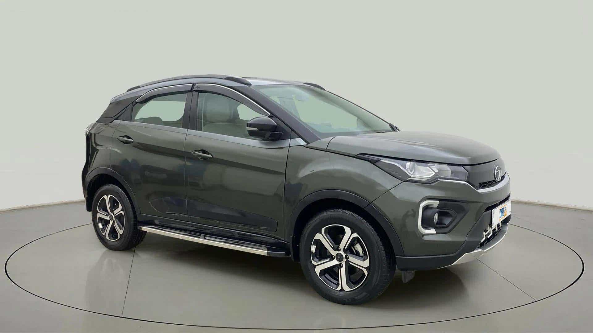 Front three-quarter view of a Tata Nexon 2017-2023