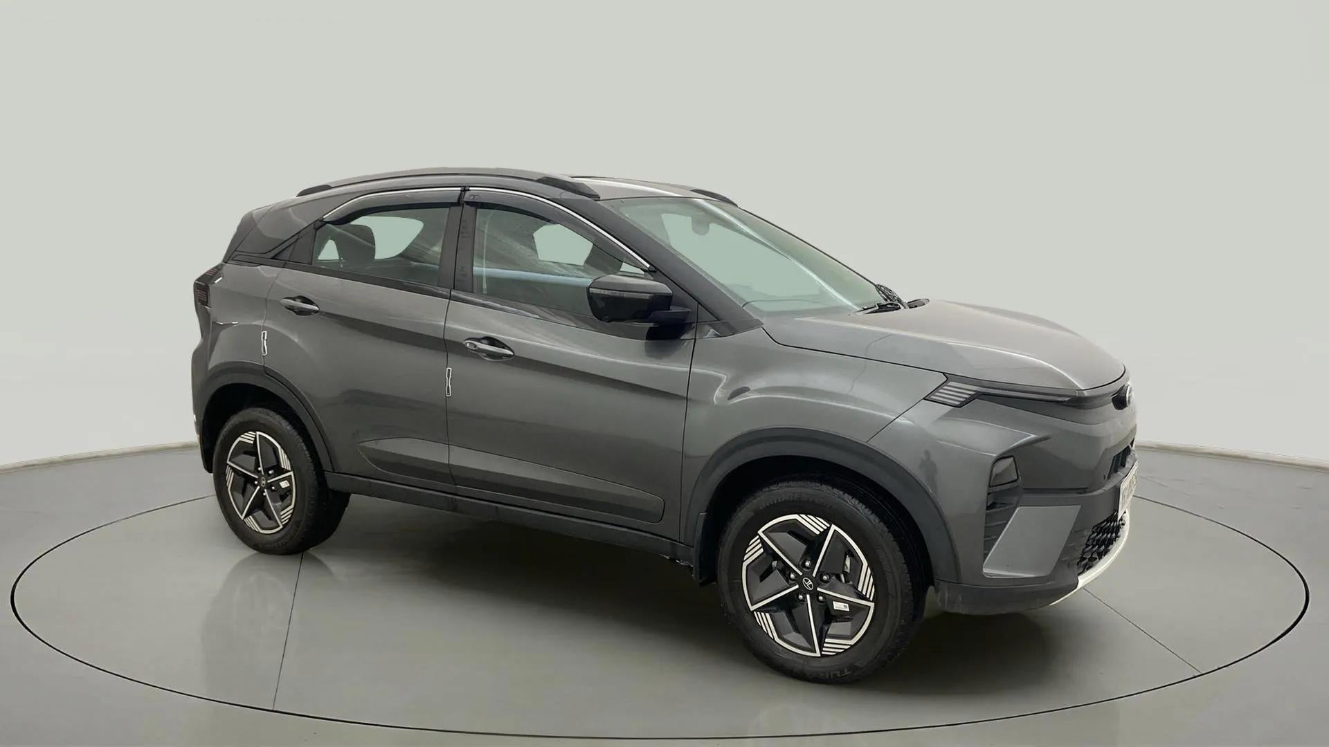 Side view of a Daytona Grey Tata Nexon
