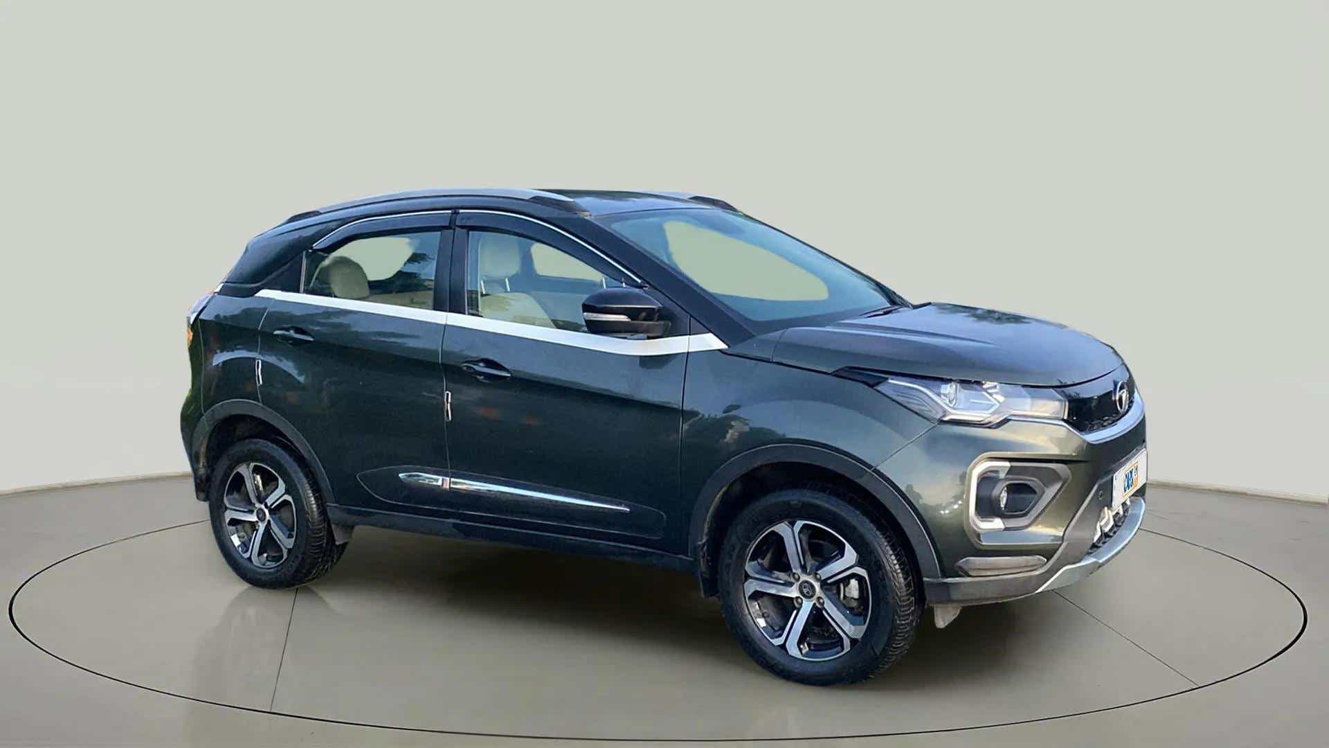 Front three-quarter view of a Tata Nexon 2017-2023