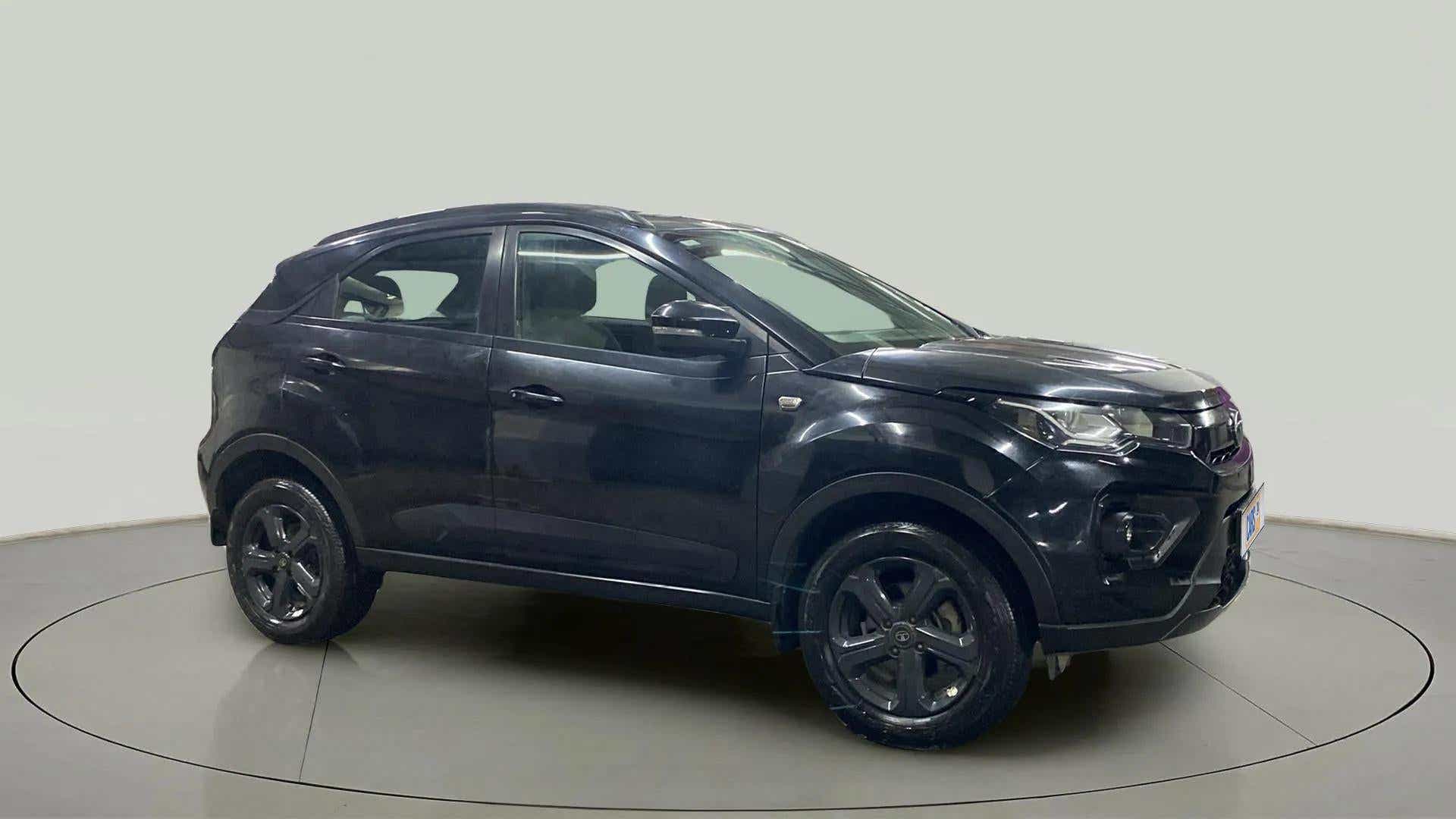 Side view of a Tata Nexon 2017-2023